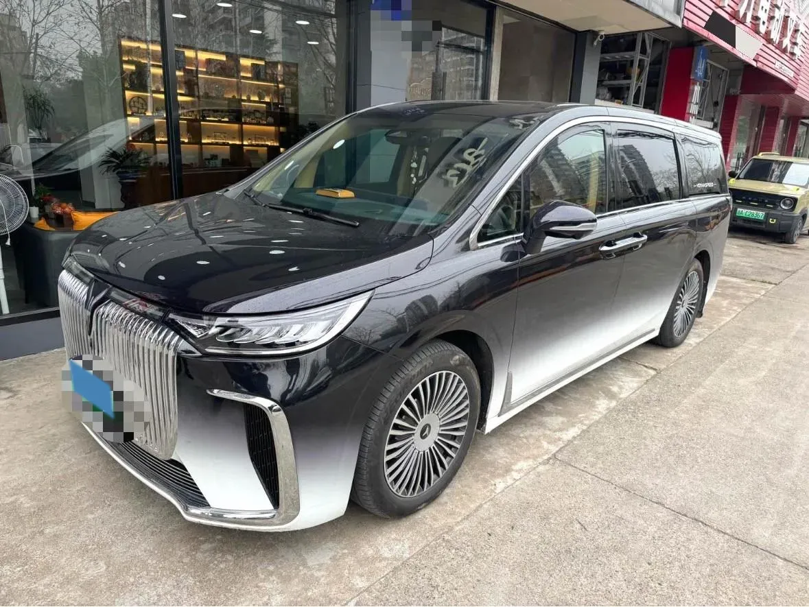 2025 Voyah Dream 1.5T 150HP L4 PHEV 41.7KWH,autocango,china used car exporter,china ev exporter,chinese used car exporter,chinese used ev exporter