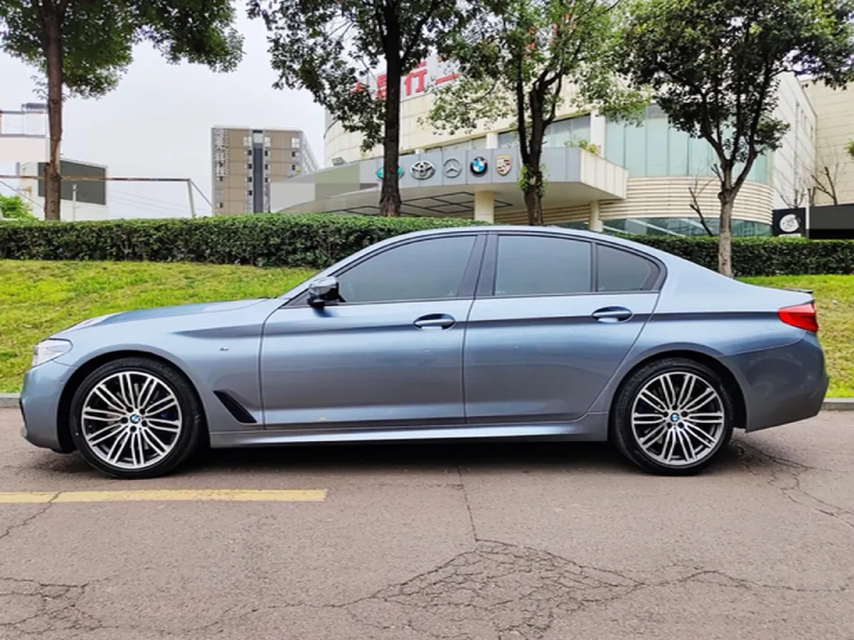2019 BMW 5 Series 3.0T 340HP L6 8AT,autocango,china used car exporter,china ev exporter,chinese used car exporter,chinese used ev exporter