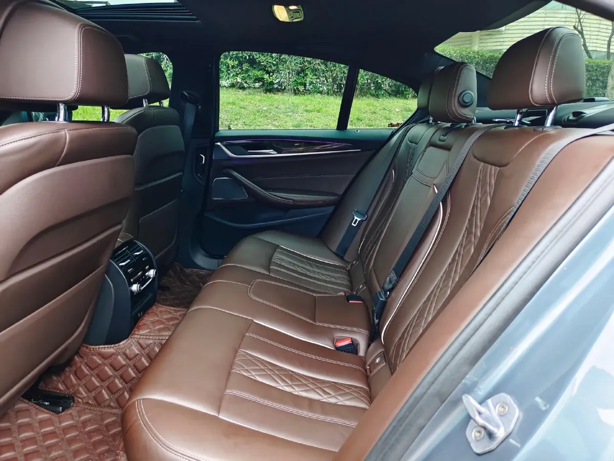 2019 BMW 5 Series 3.0T 340HP L6 8AT,autocango,china used car exporter,china ev exporter,chinese used car exporter,chinese used ev exporter