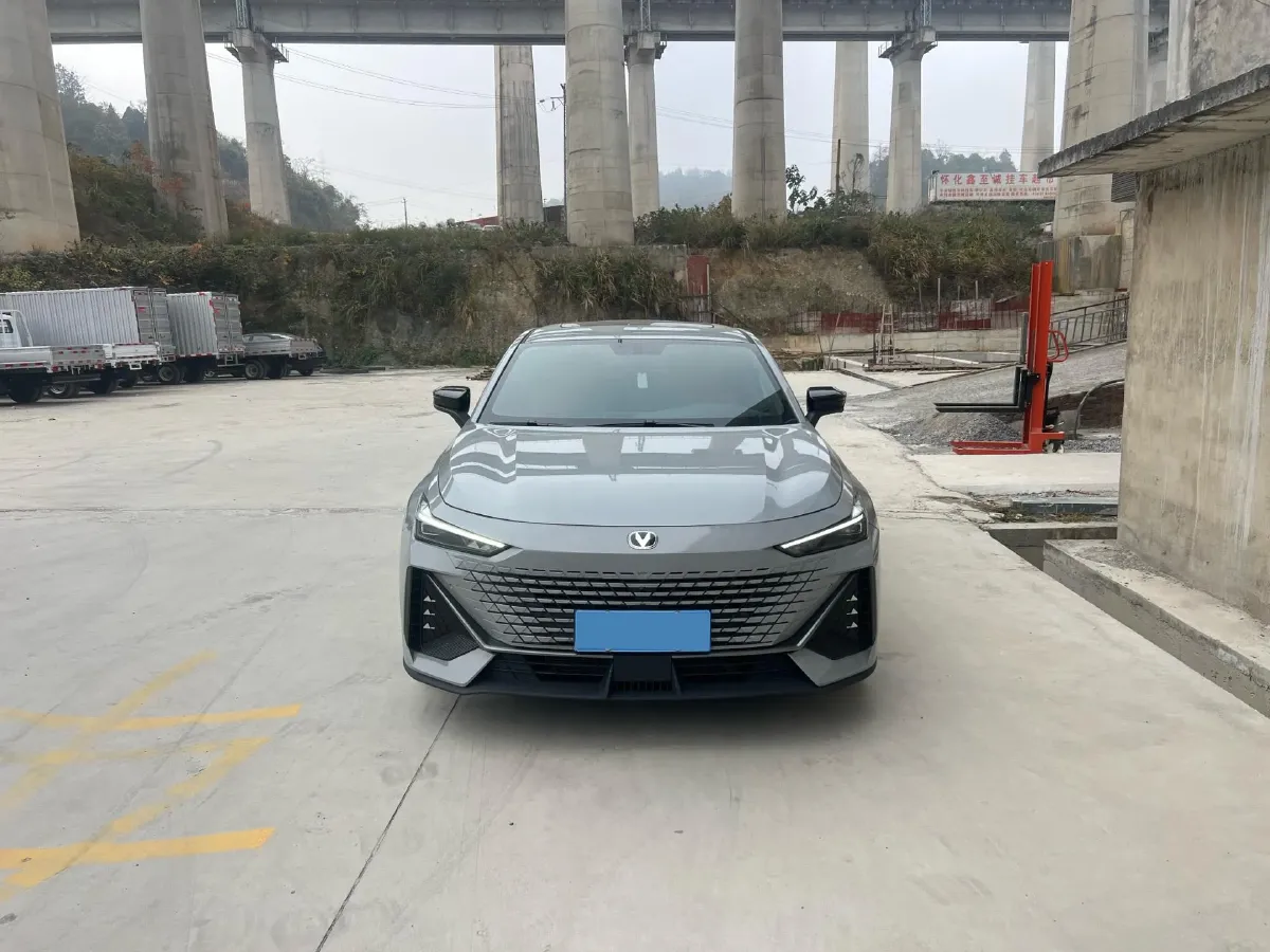 2022 ChangAn UNI-V 1.5T 188HP L4 7DCT,autocango,china used car exporter,china ev exporter,chinese used car exporter,chinese used ev exporter