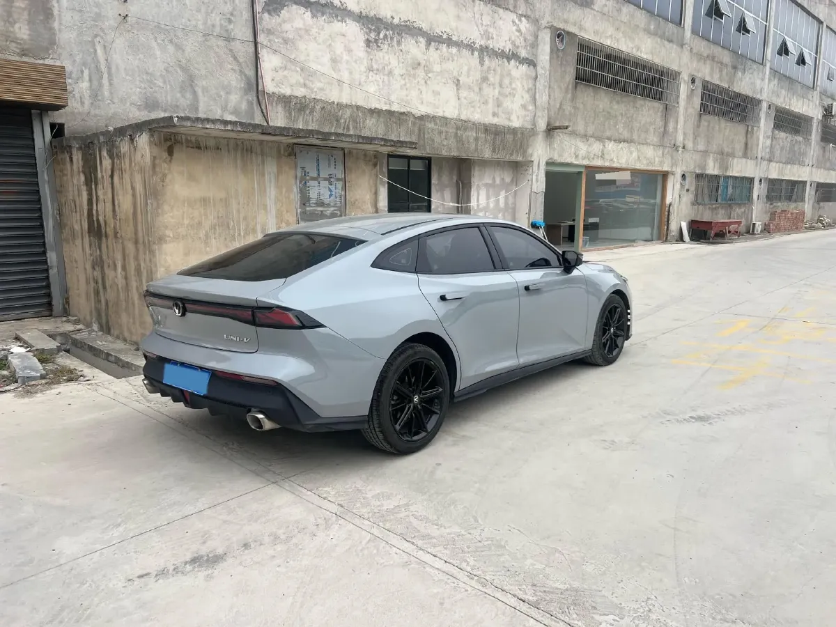 2022 ChangAn UNI-V 1.5T 188HP L4 7DCT,autocango,china used car exporter,china ev exporter,chinese used car exporter,chinese used ev exporter