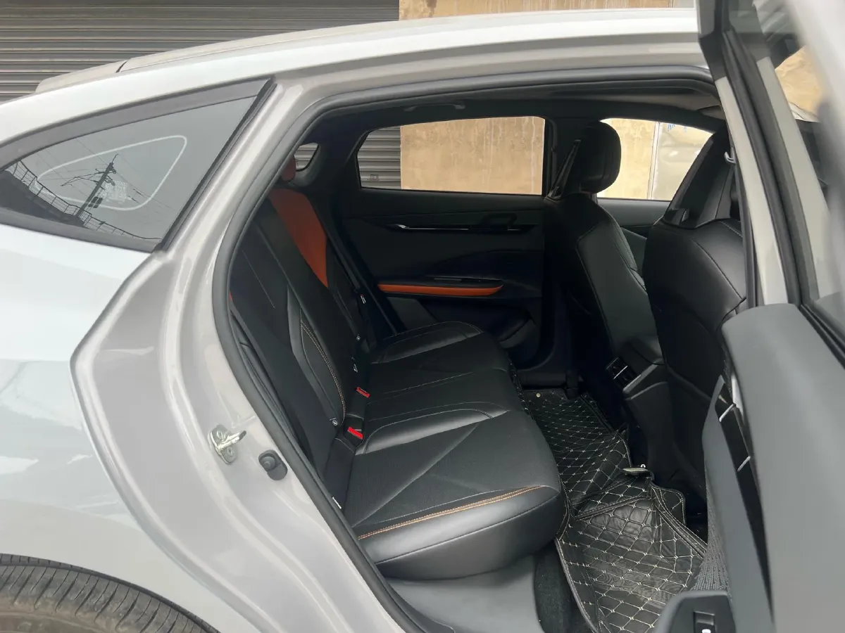 2022 ChangAn UNI-V 1.5T 188HP L4 7DCT,autocango,china used car exporter,china ev exporter,chinese used car exporter,chinese used ev exporter