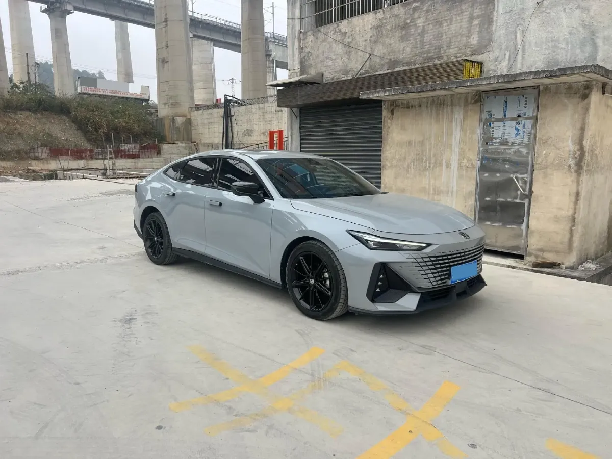 2022 ChangAn UNI-V 1.5T 188HP L4 7DCT,autocango,china used car exporter,china ev exporter,chinese used car exporter,chinese used ev exporter