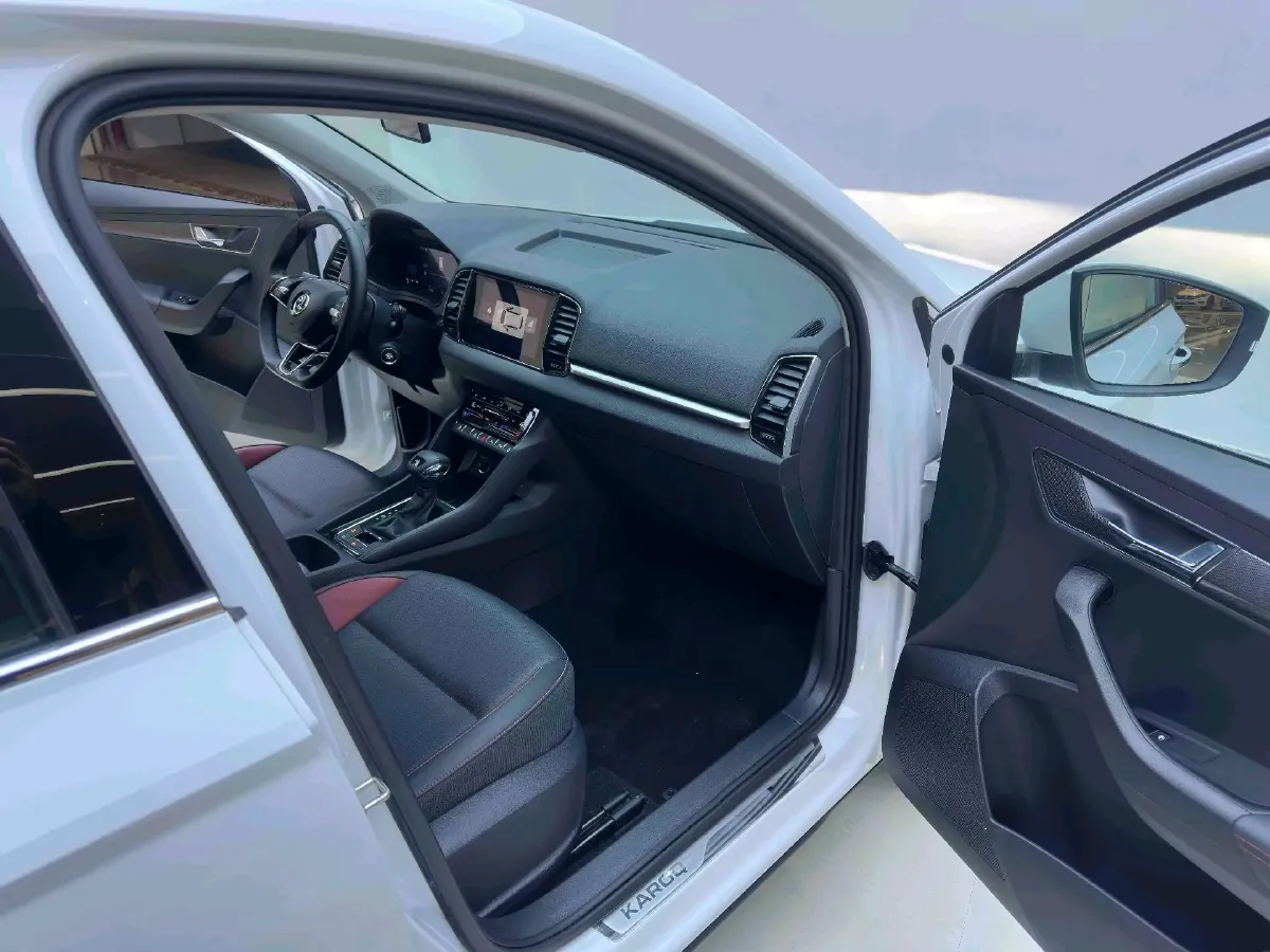 2021 Skoda Karoq 1.4T 150HP L4 7DCT,autocango,china used car exporter,china ev exporter,chinese used car exporter,chinese used ev exporter