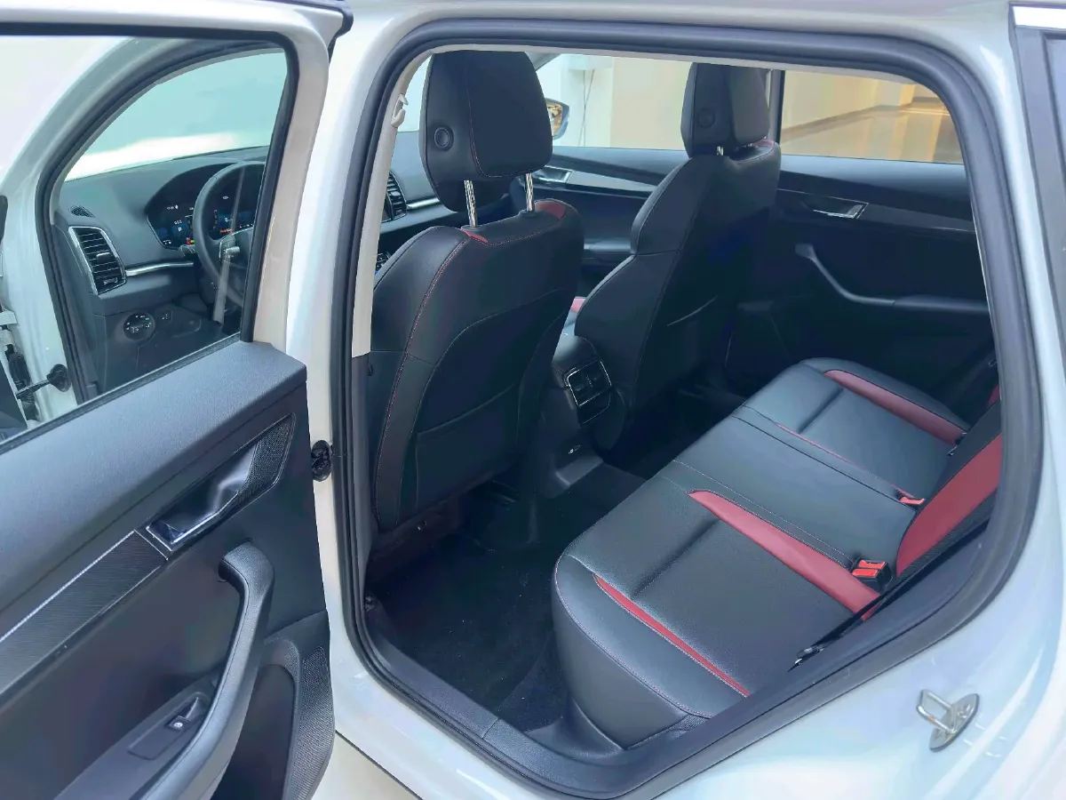 2021 Skoda Karoq 1.4T 150HP L4 7DCT,autocango,china used car exporter,china ev exporter,chinese used car exporter,chinese used ev exporter