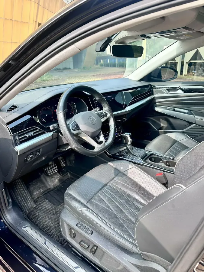 2022 Volkswagen Passat 2.0T 220HP L4 7DCT,autocango,china used car exporter,china ev exporter,chinese used car exporter,chinese used ev exporter