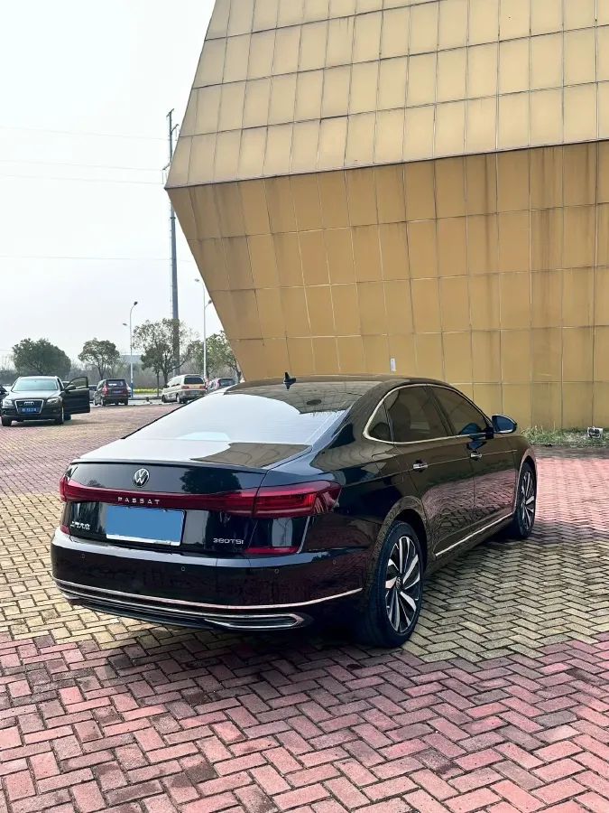 2022 Volkswagen Passat 2.0T 220HP L4 7DCT,autocango,china used car exporter,china ev exporter,chinese used car exporter,chinese used ev exporter