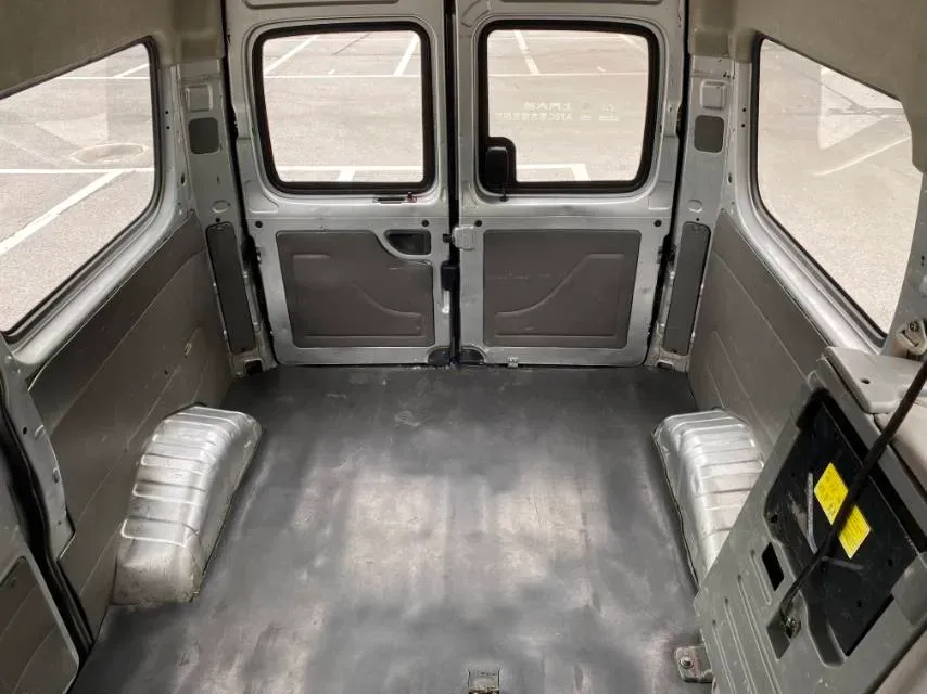 2013 MAXUS XinTu V80 2.5T 136HP L4 5MT,autocango,china used car exporter,china ev exporter,chinese used car exporter,chinese used ev exporter