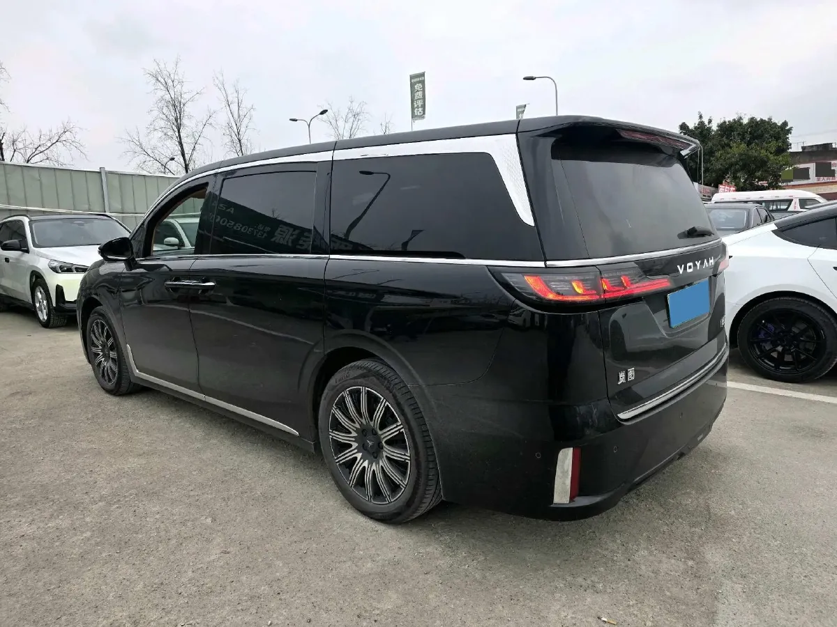 2025 Voyah Dream BEV 108.7KWH,autocango,china used car exporter,china ev exporter,chinese used car exporter,chinese used ev exporter