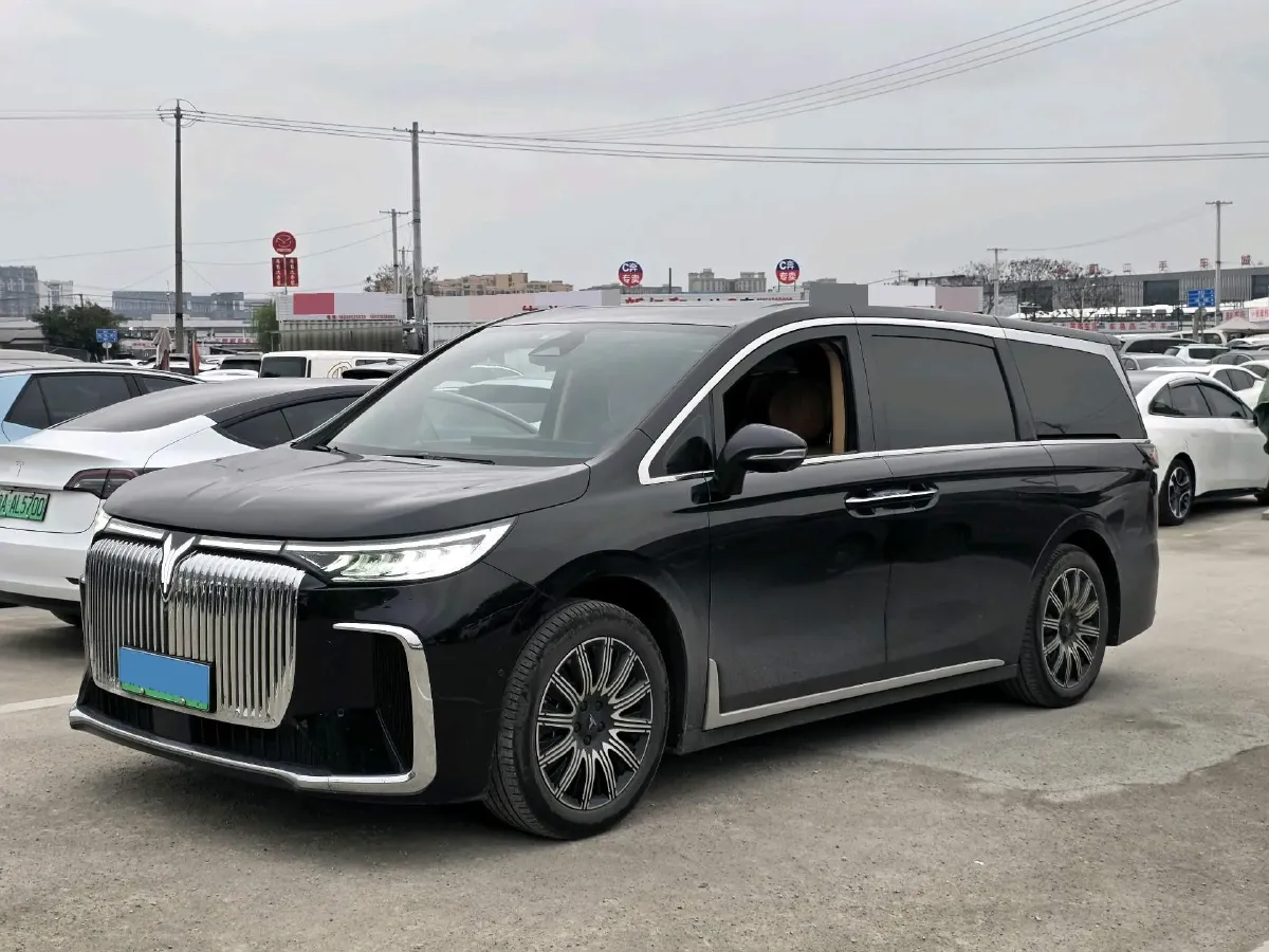 2025 Voyah Dream BEV 108.7KWH,autocango,china used car exporter,china ev exporter,chinese used car exporter,chinese used ev exporter