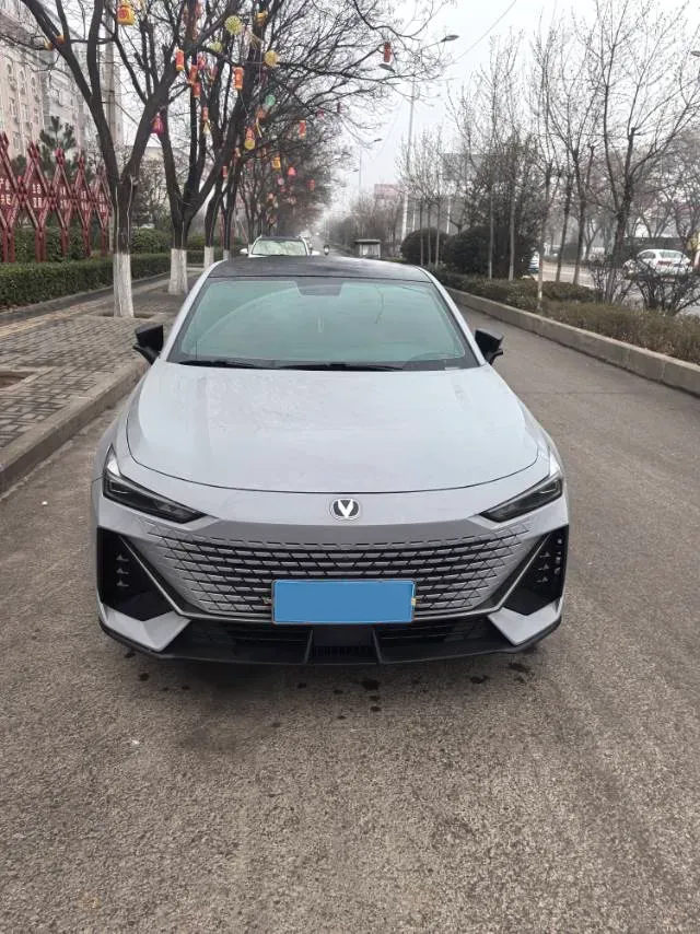 2022 ChangAn UNI-V 1.5T 188HP L4 7DCT,autocango,china used car exporter,china ev exporter,chinese used car exporter,chinese used ev exporter