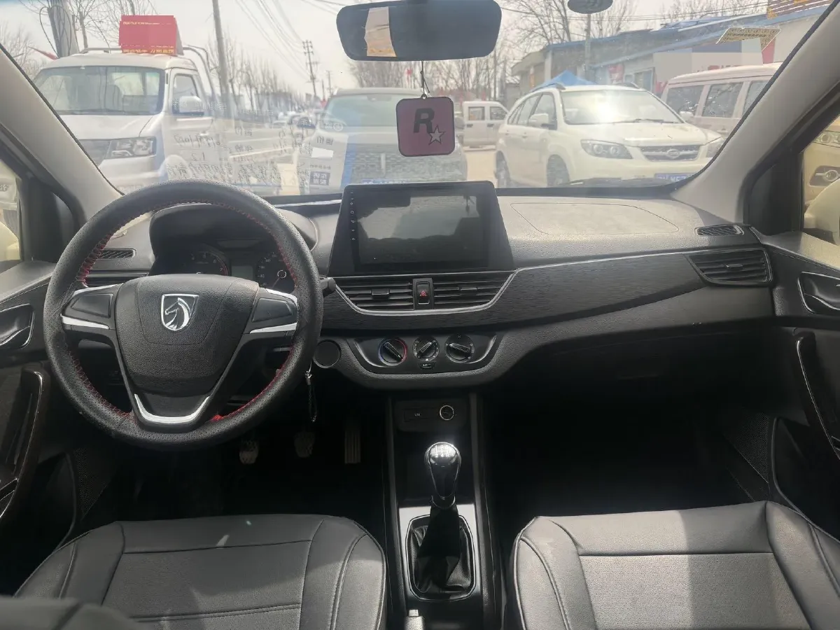 2016 BaoJun 310 1.2L 82HP L4 5MT,autocango,china used car exporter,china ev exporter,chinese used car exporter,chinese used ev exporter