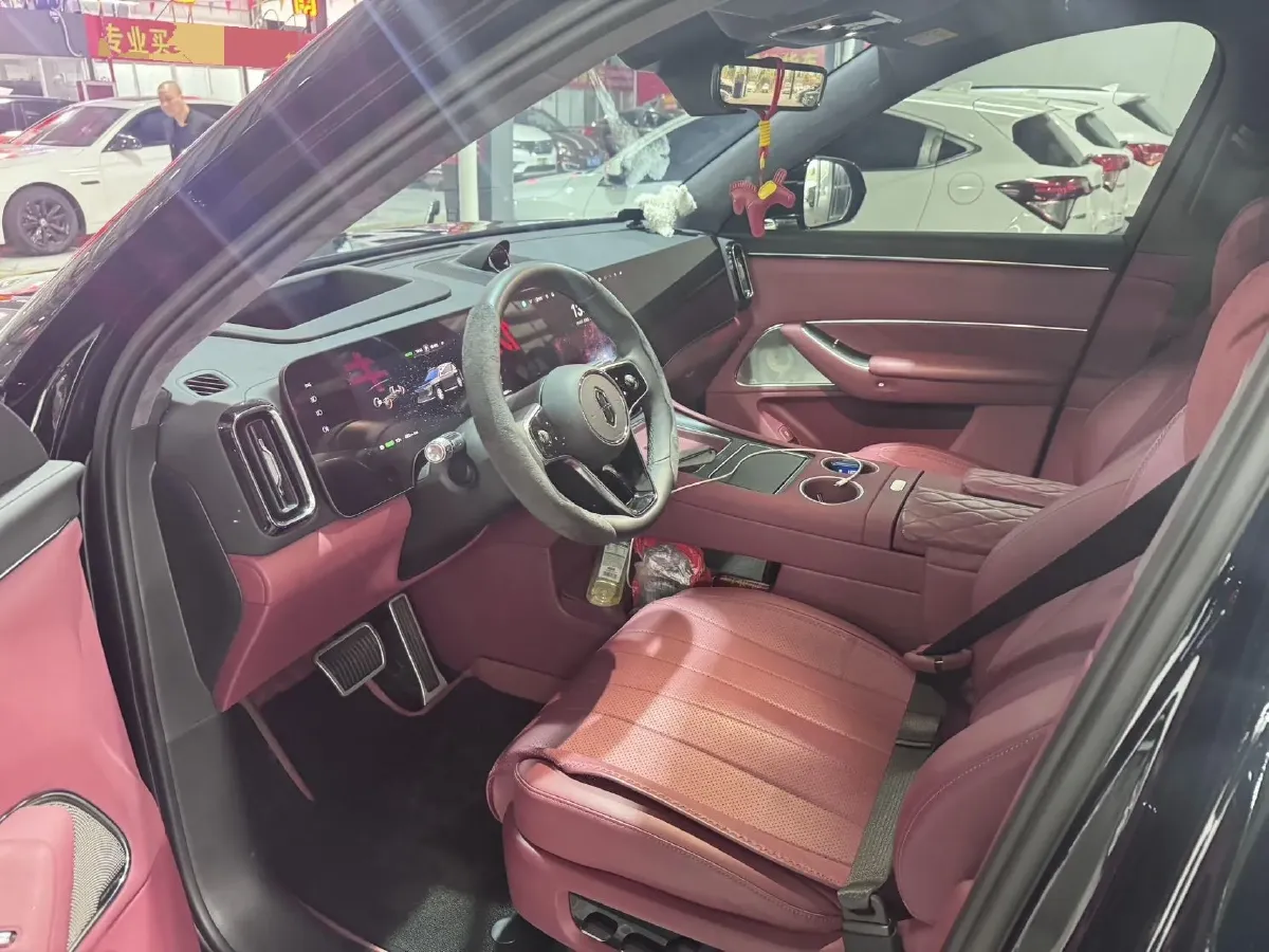 2025 AITO AITO M8 REEV 160HP REEV 53.4KWH,autocango,china used car exporter,china ev exporter,chinese used car exporter,chinese used ev exporter