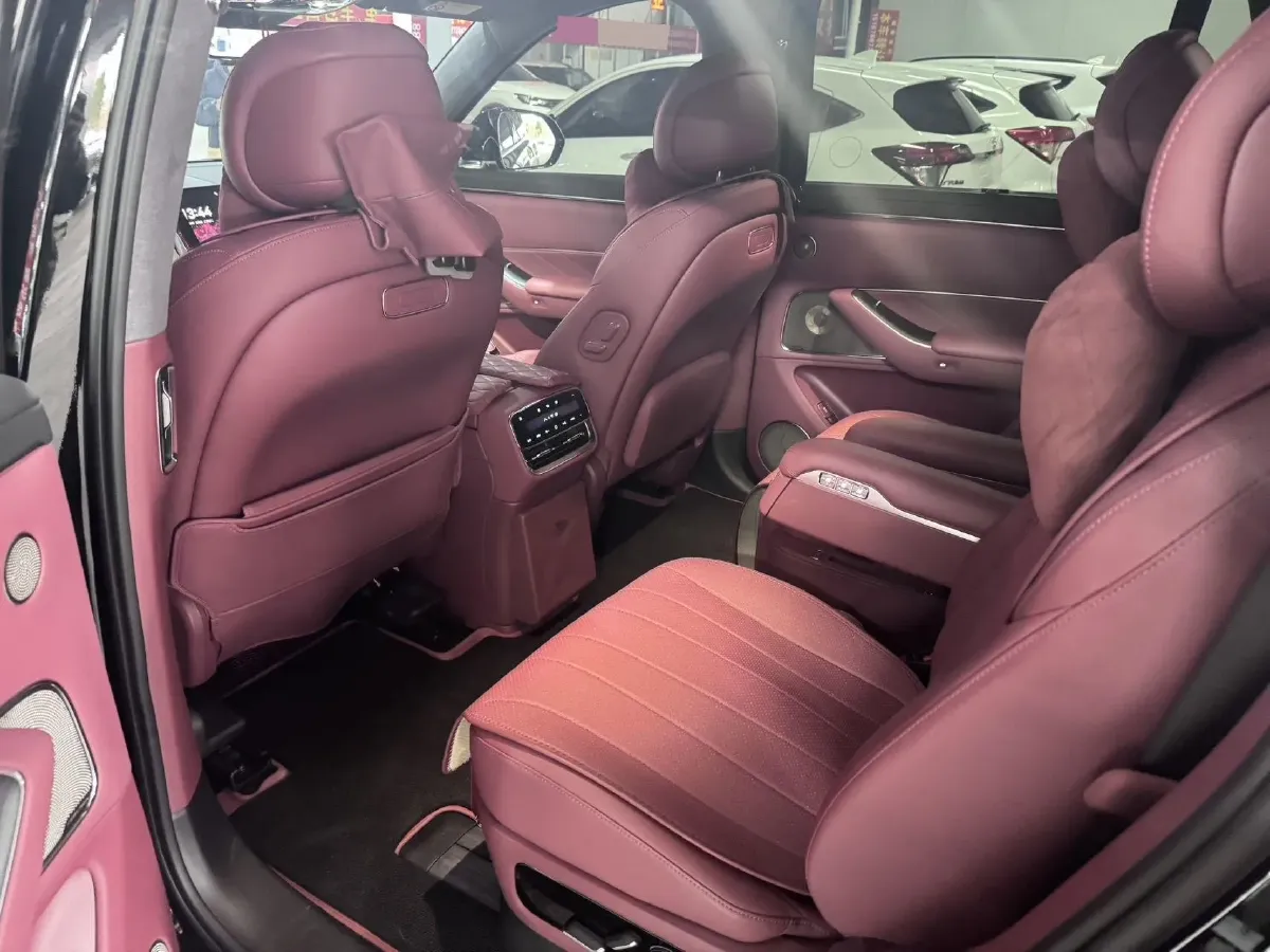 2025 AITO AITO M8 REEV 160HP REEV 53.4KWH,autocango,china used car exporter,china ev exporter,chinese used car exporter,chinese used ev exporter