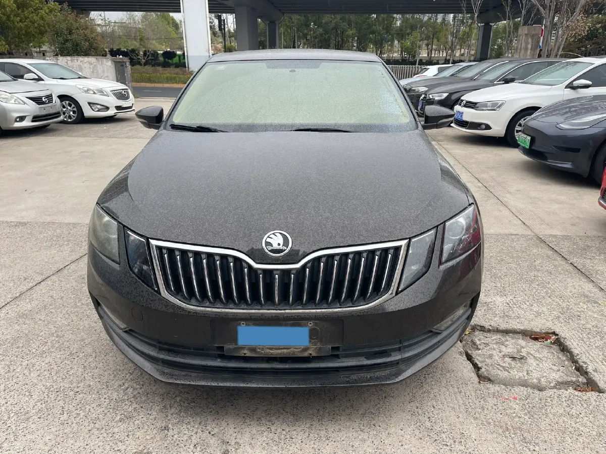 2019 Skoda Octavia 1.5L 116HP L4 5MT,autocango,china used car exporter,china ev exporter,chinese used car exporter,chinese used ev exporter