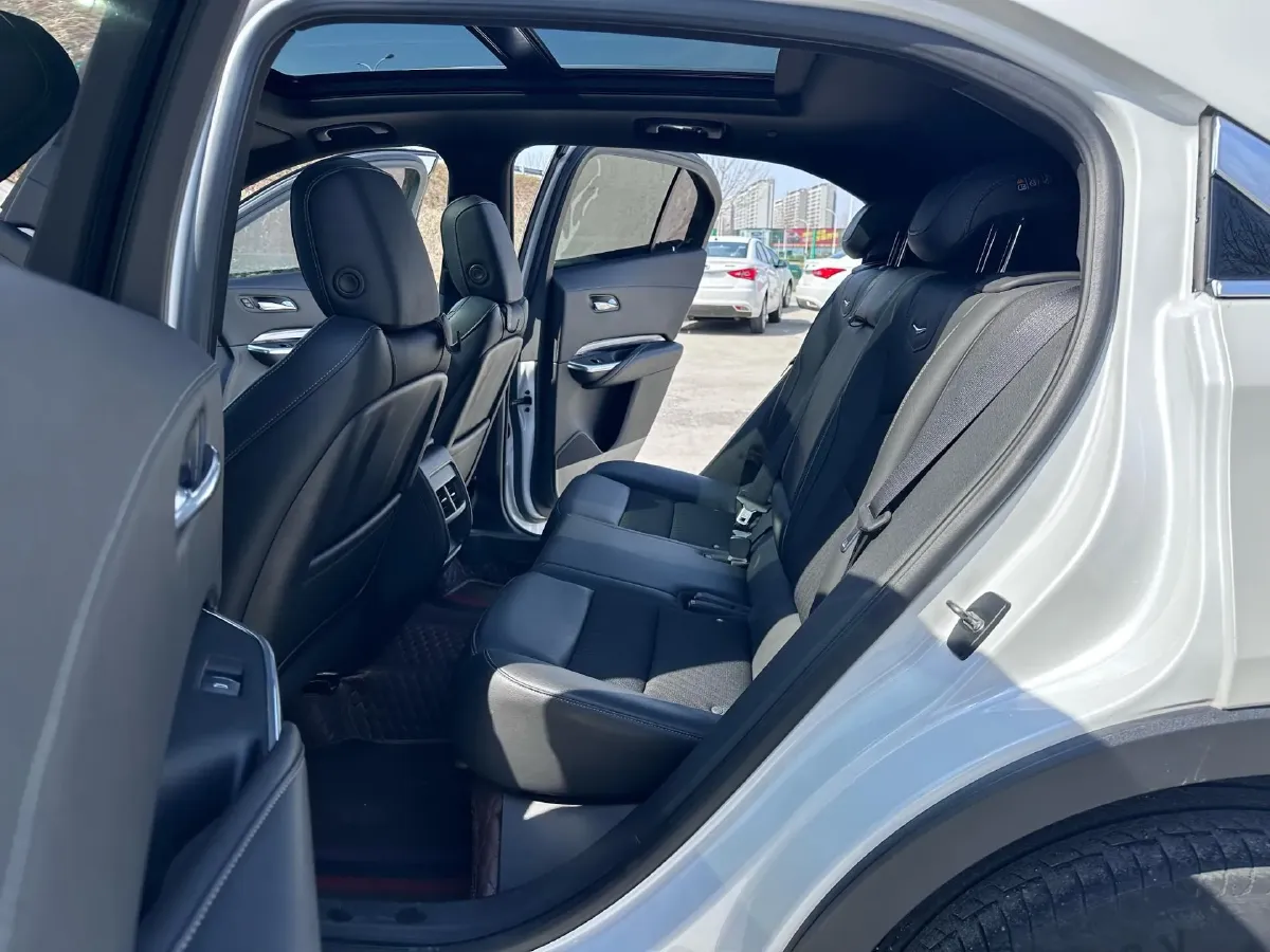 2021 Cadillac XT4 2.0T 237HP L4 9AT,autocango,china used car exporter,china ev exporter,chinese used car exporter,chinese used ev exporter