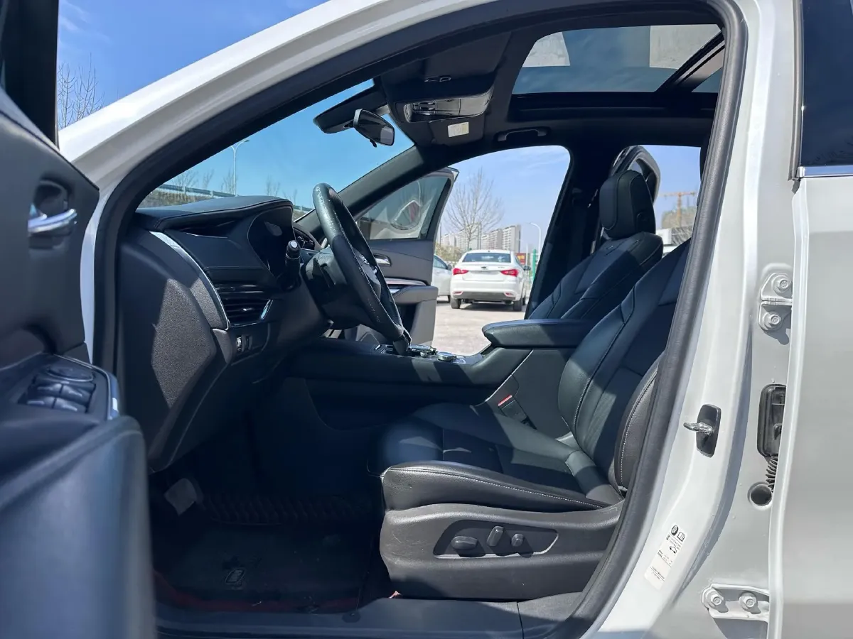 2021 Cadillac XT4 2.0T 237HP L4 9AT,autocango,china used car exporter,china ev exporter,chinese used car exporter,chinese used ev exporter