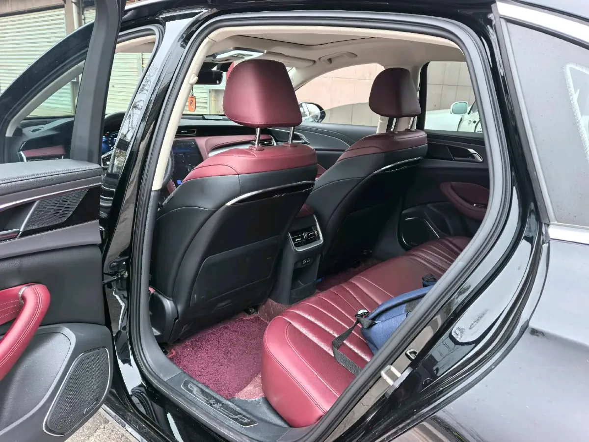 2024 HongQi H5 2.0T 224HP L4 8AT,autocango,china used car exporter,china ev exporter,chinese used car exporter,chinese used ev exporter