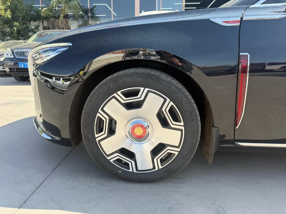 2025 HongQi H5 1.5T 169HP L4 1DHT Hybrid,autocango,china used car exporter,china ev exporter,chinese used car exporter,chinese used ev exporter