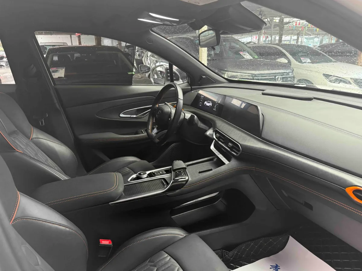 2022 ChangAn UNI-T 1.5T 188HP L4 7DCT,autocango,china used car exporter,china ev exporter,chinese used car exporter,chinese used ev exporter