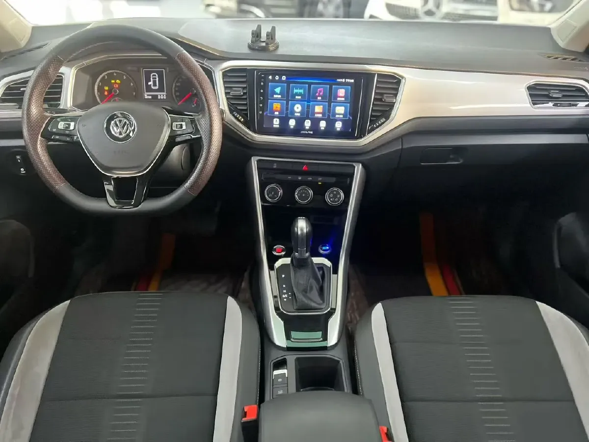 2020 Volkswagen T-Roc 1.4T 131HP L4 7DCT,autocango,china used car exporter,china ev exporter,chinese used car exporter,chinese used ev exporter