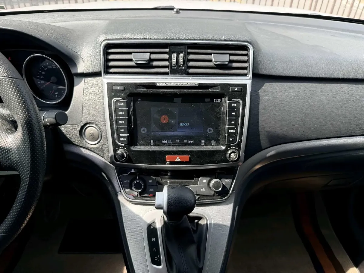 2019 Haval M6 1.5T 150HP L4 7DCT,autocango,china used car exporter,china ev exporter,chinese used car exporter,chinese used ev exporter