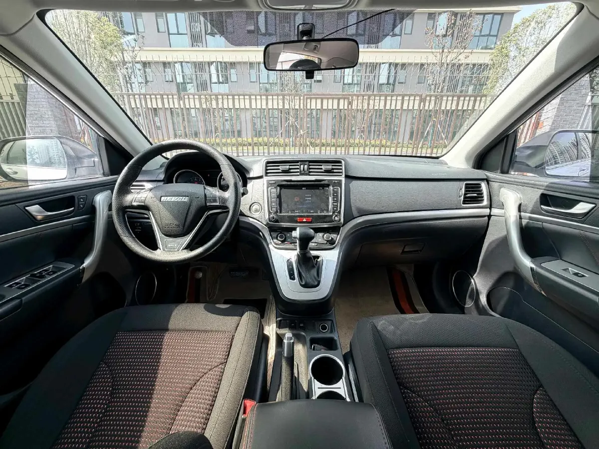 2019 Haval M6 1.5T 150HP L4 7DCT,autocango,china used car exporter,china ev exporter,chinese used car exporter,chinese used ev exporter