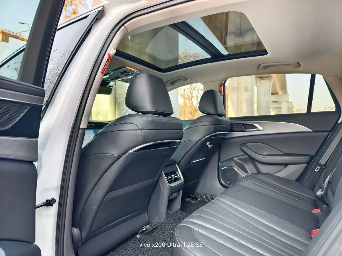 2023 HongQi H5 2.0T 224HP L4 8AT,autocango,china used car exporter,china ev exporter,chinese used car exporter,chinese used ev exporter