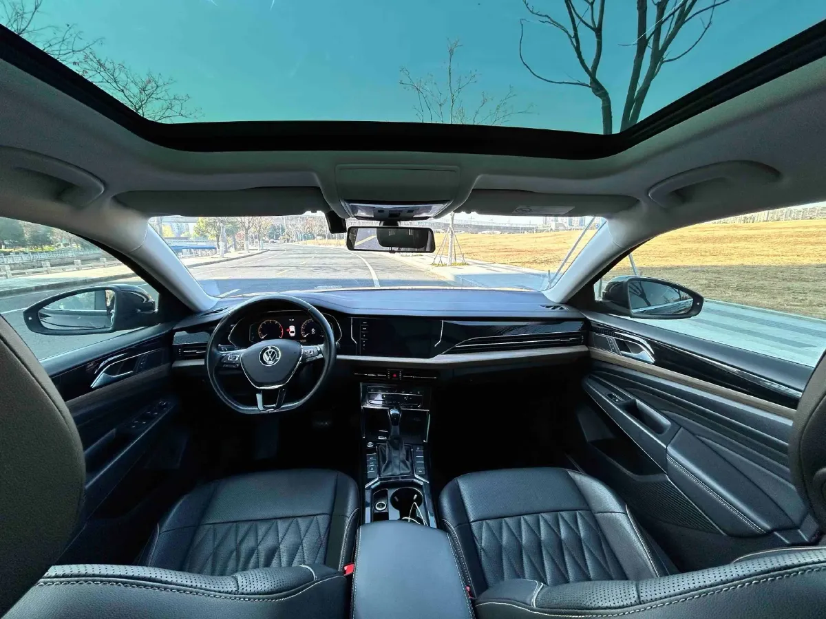 2021 Volkswagen Passat 2.0T 186HP L4 7DCT,autocango,china used car exporter,china ev exporter,chinese used car exporter,chinese used ev exporter