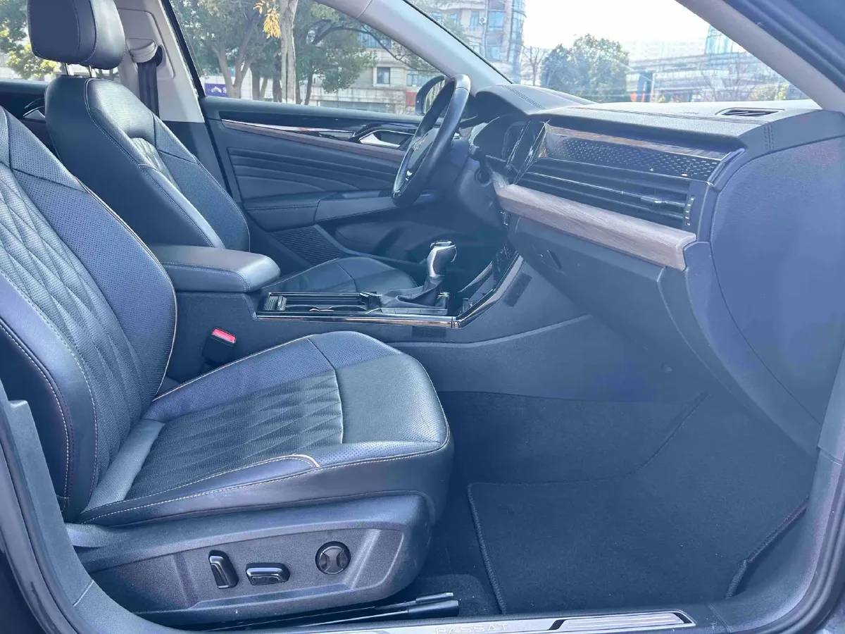 2021 Volkswagen Passat 2.0T 186HP L4 7DCT,autocango,china used car exporter,china ev exporter,chinese used car exporter,chinese used ev exporter