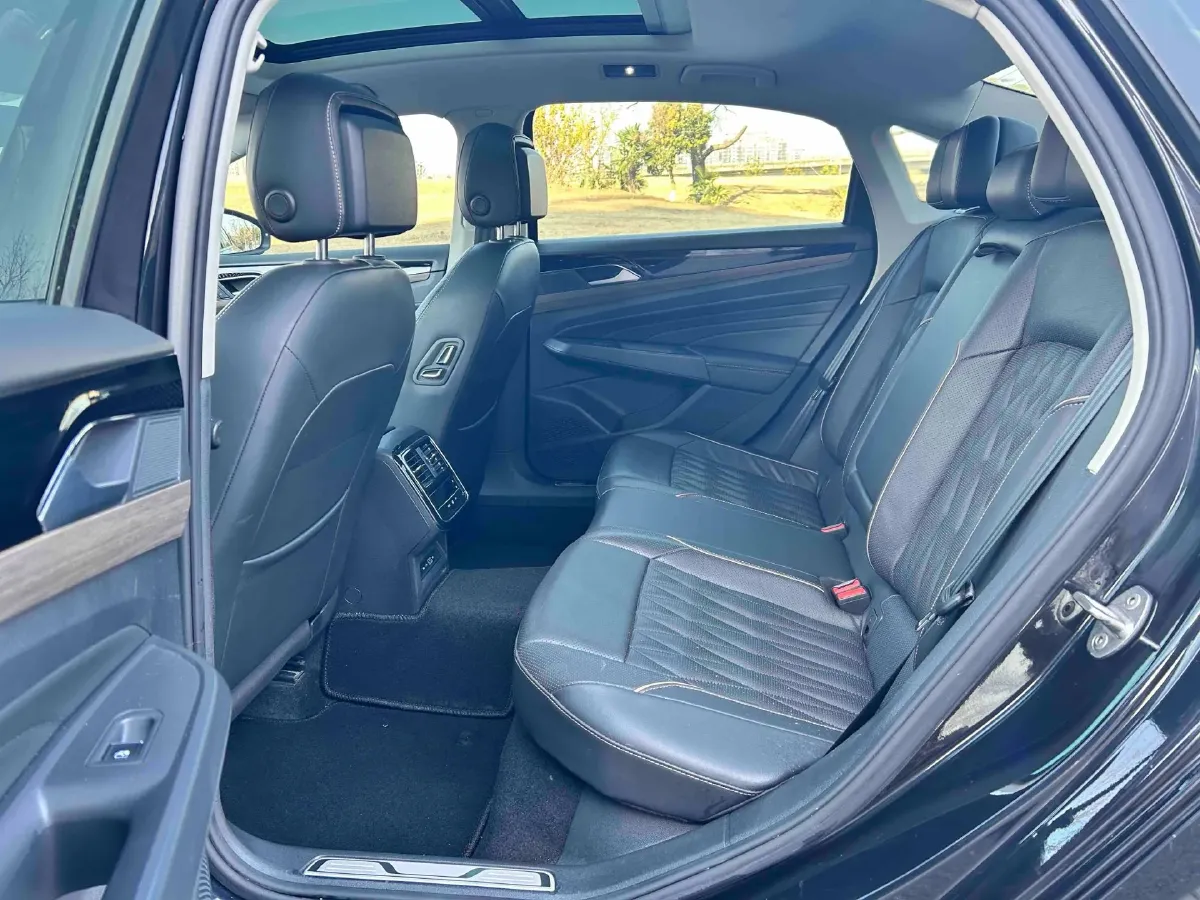 2021 Volkswagen Passat 2.0T 186HP L4 7DCT,autocango,china used car exporter,china ev exporter,chinese used car exporter,chinese used ev exporter