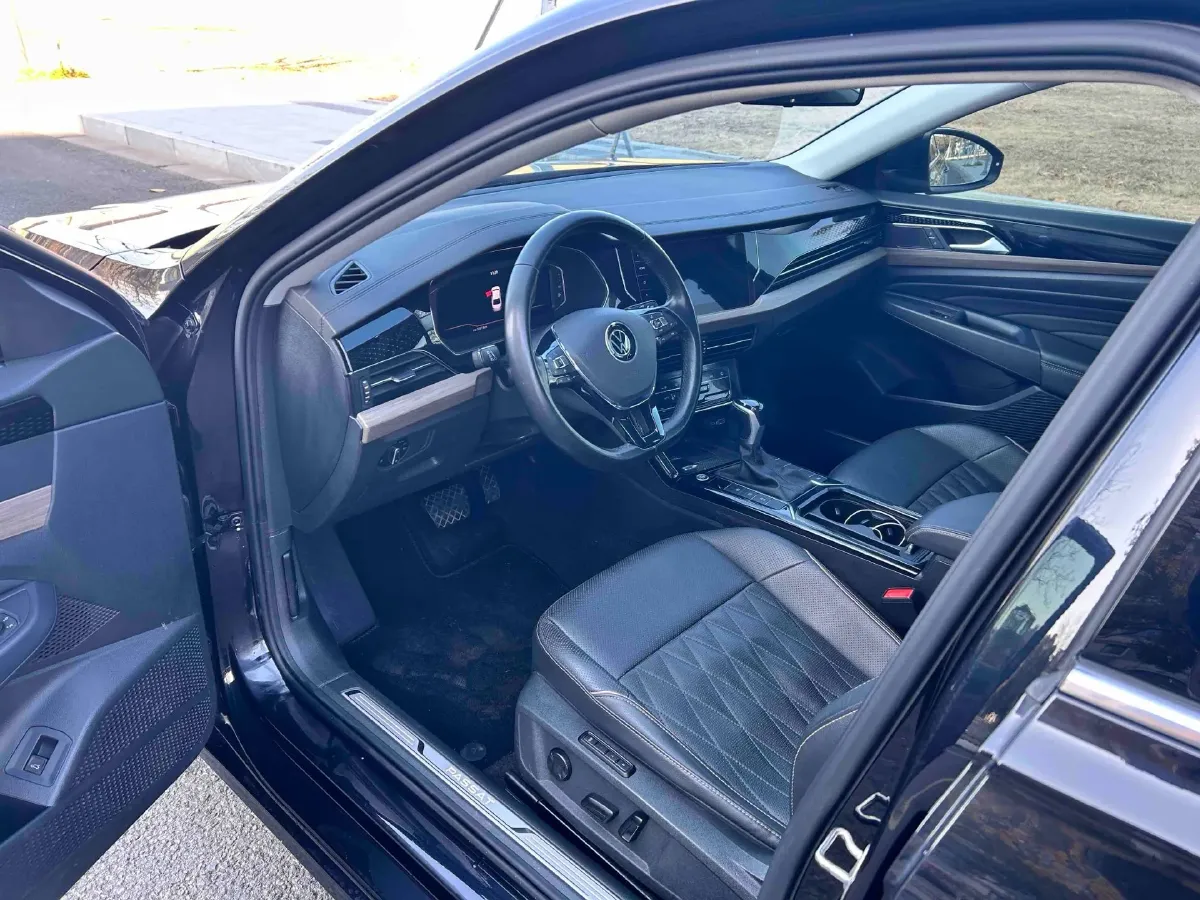 2021 Volkswagen Passat 2.0T 186HP L4 7DCT,autocango,china used car exporter,china ev exporter,chinese used car exporter,chinese used ev exporter