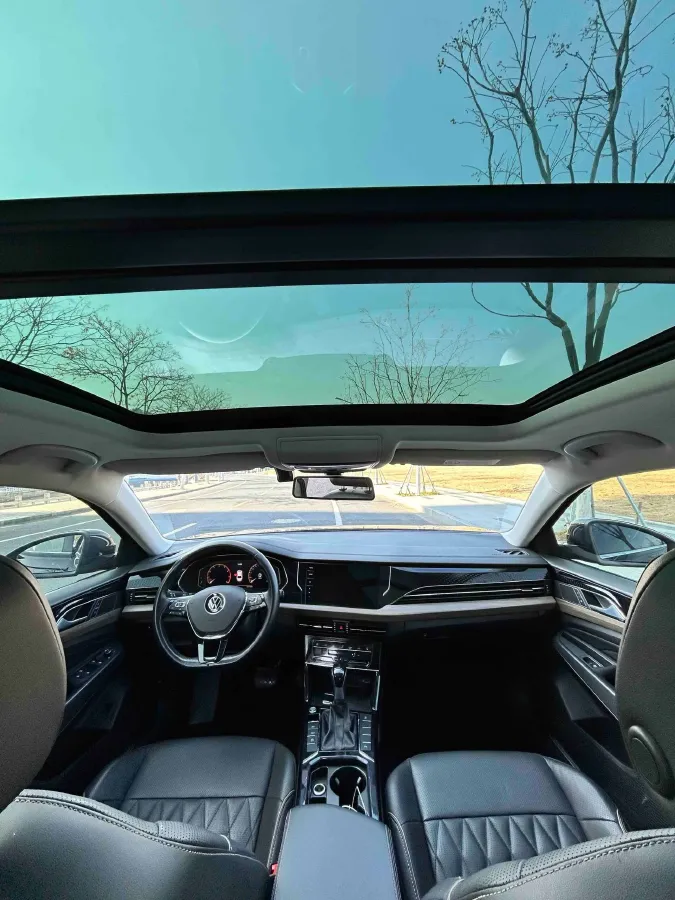 2021 Volkswagen Passat 2.0T 186HP L4 7DCT,autocango,china used car exporter,china ev exporter,chinese used car exporter,chinese used ev exporter