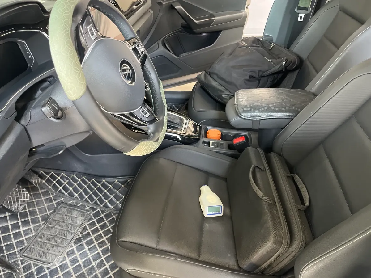 2022 Volkswagen T-Roc 1.4T 150HP L4 7DCT,autocango,china used car exporter,china ev exporter,chinese used car exporter,chinese used ev exporter