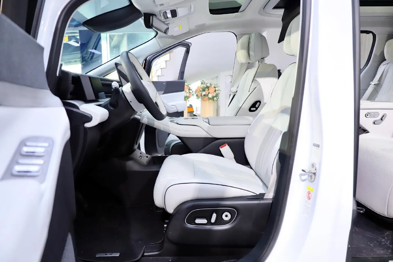 2024 Xpeng X9 BEV 101.5KWH,autocango,china used car exporter,china ev exporter,chinese used car exporter,chinese used ev exporter