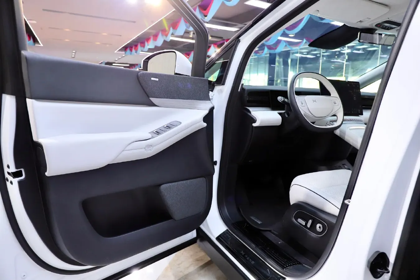 2024 Xpeng X9 BEV 101.5KWH,autocango,china used car exporter,china ev exporter,chinese used car exporter,chinese used ev exporter