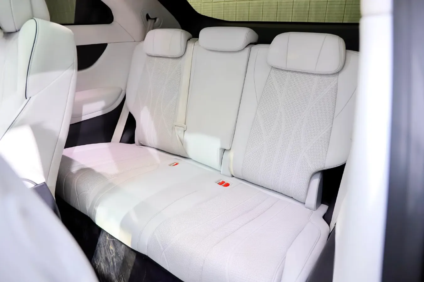 2024 Xpeng X9 BEV 101.5KWH,autocango,china used car exporter,china ev exporter,chinese used car exporter,chinese used ev exporter