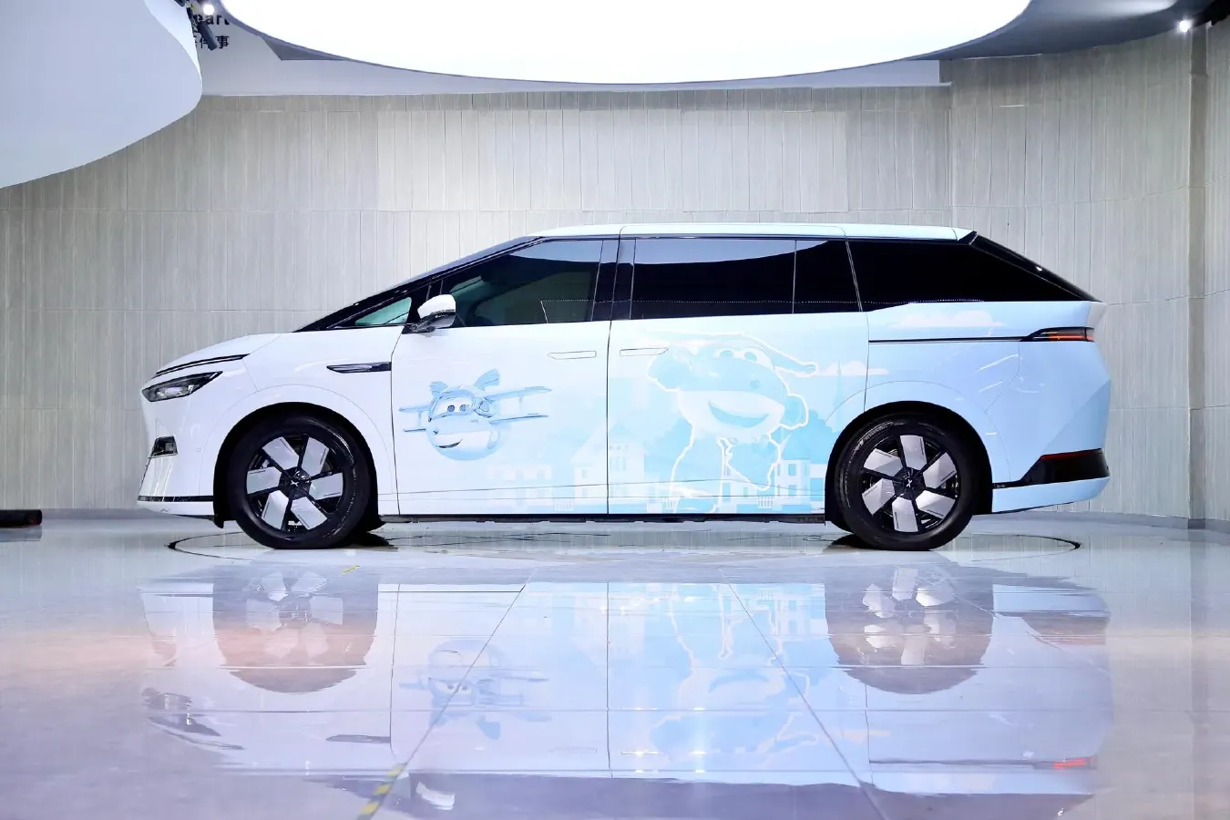 2024 Xpeng X9 BEV 101.5KWH,autocango,china used car exporter,china ev exporter,chinese used car exporter,chinese used ev exporter