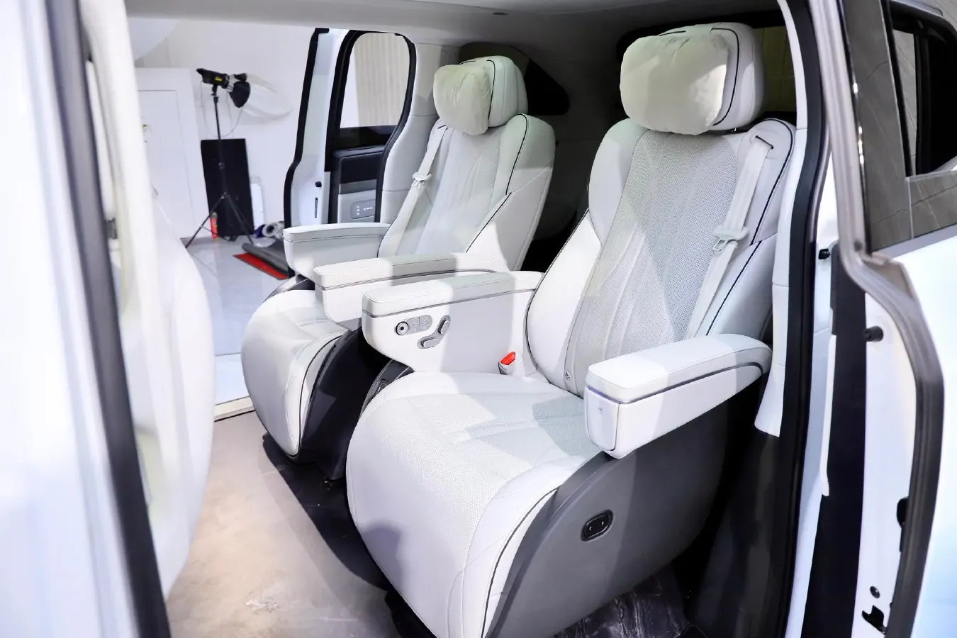 2024 Xpeng X9 BEV 101.5KWH,autocango,china used car exporter,china ev exporter,chinese used car exporter,chinese used ev exporter