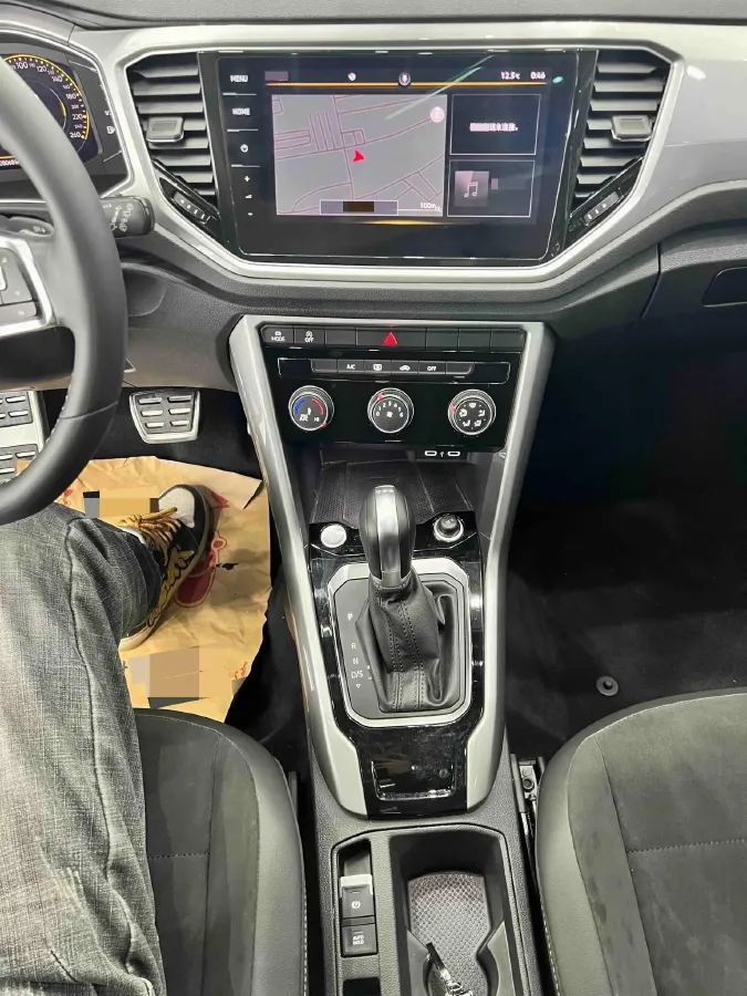 2022 Volkswagen T-Roc 1.4T 150HP L4 7DCT,autocango,china used car exporter,china ev exporter,chinese used car exporter,chinese used ev exporter