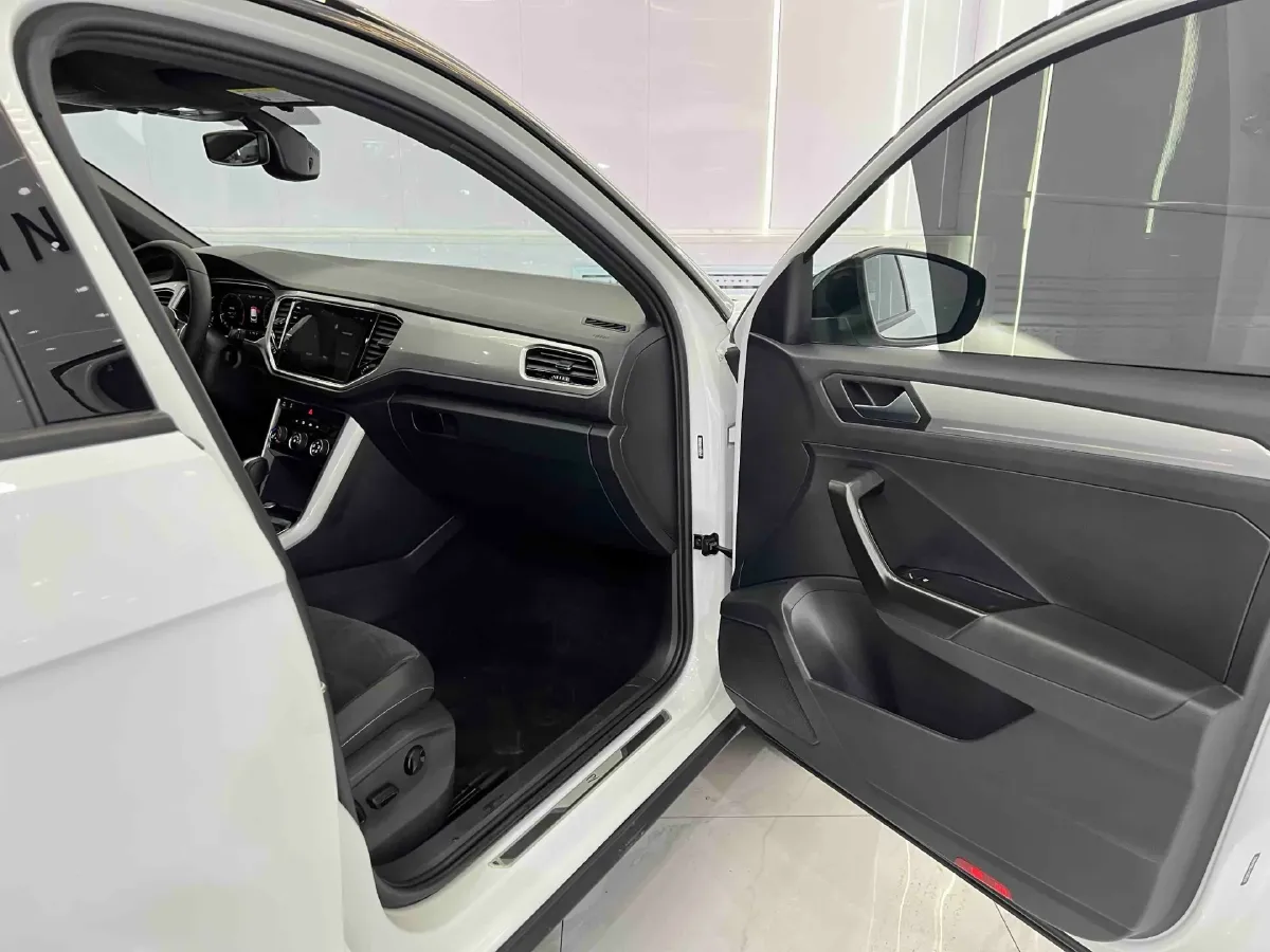 2022 Volkswagen T-Roc 1.4T 150HP L4 7DCT,autocango,china used car exporter,china ev exporter,chinese used car exporter,chinese used ev exporter