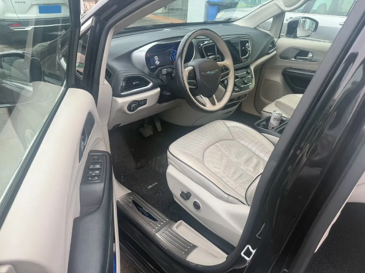 2018 Chrysler Pacifica 3.6L 245HP V6 E-CVT PHEV 16KWH,autocango,china used car exporter,china ev exporter,chinese used car exporter,chinese used ev exporter