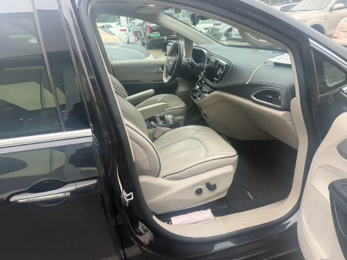 2018 Chrysler Pacifica 3.6L 245HP V6 E-CVT PHEV 16KWH,autocango,china used car exporter,china ev exporter,chinese used car exporter,chinese used ev exporter