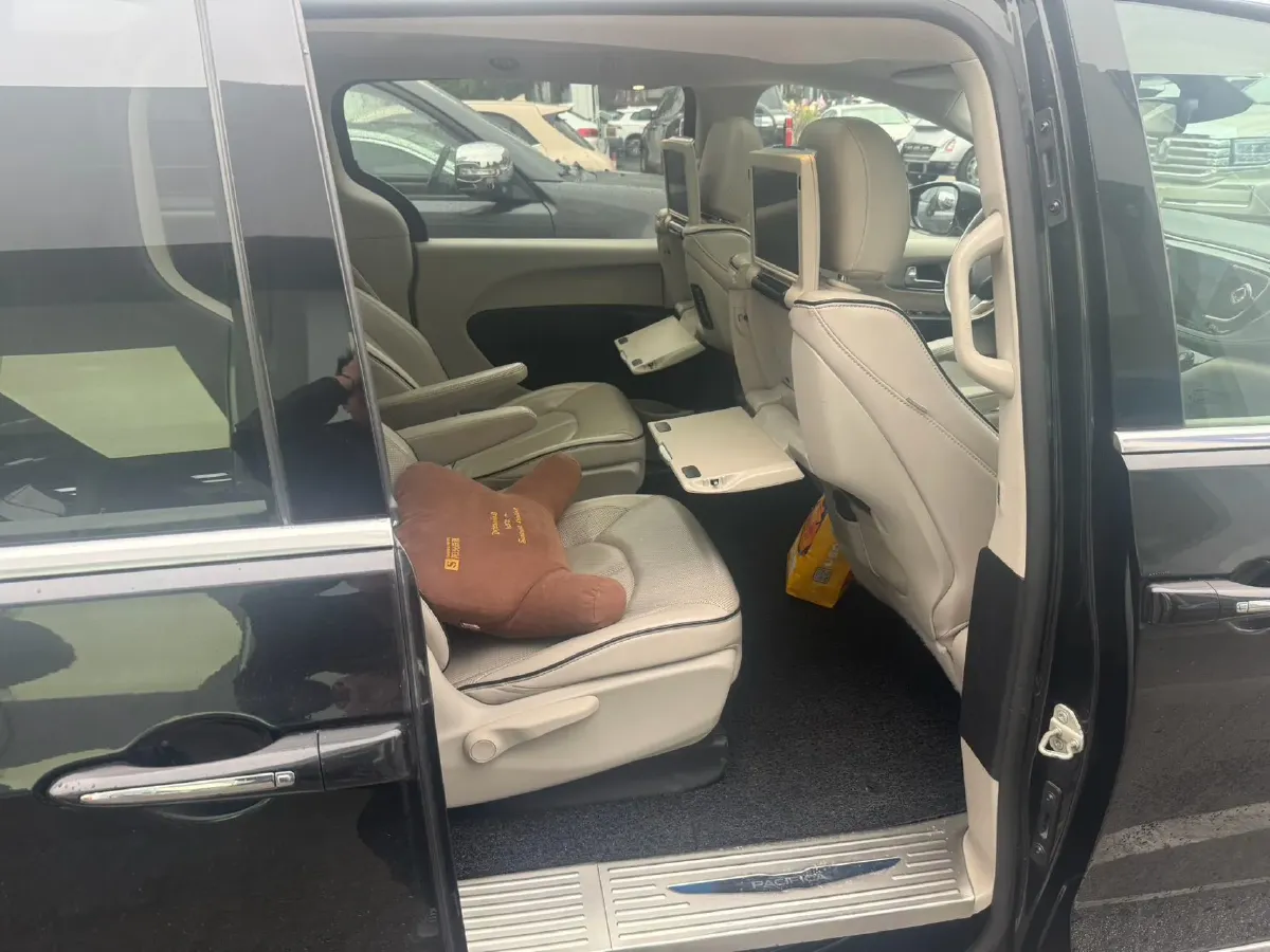 2018 Chrysler Pacifica 3.6L 245HP V6 E-CVT PHEV 16KWH,autocango,china used car exporter,china ev exporter,chinese used car exporter,chinese used ev exporter