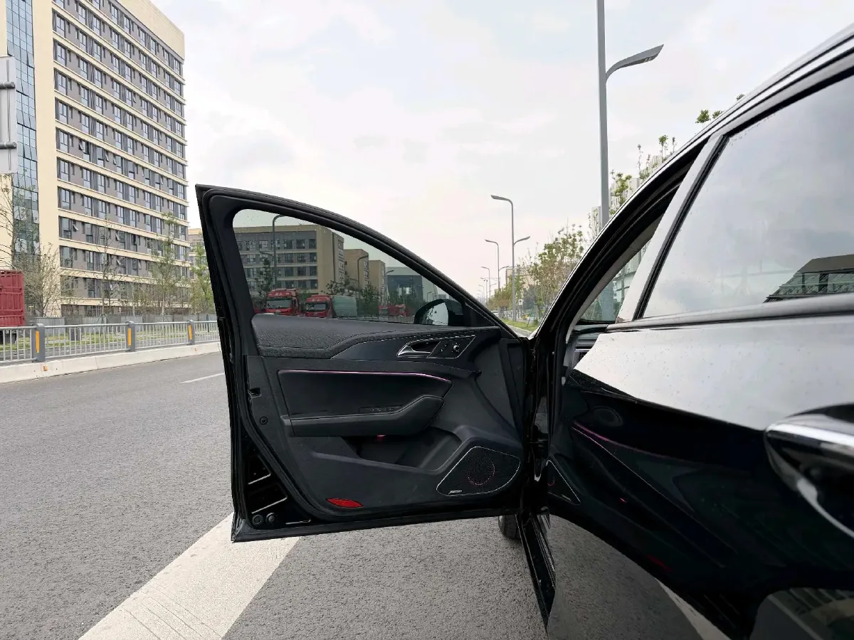 2020 HongQi H5 1.8T 197HP L4 6AT,autocango,china used car exporter,china ev exporter,chinese used car exporter,chinese used ev exporter