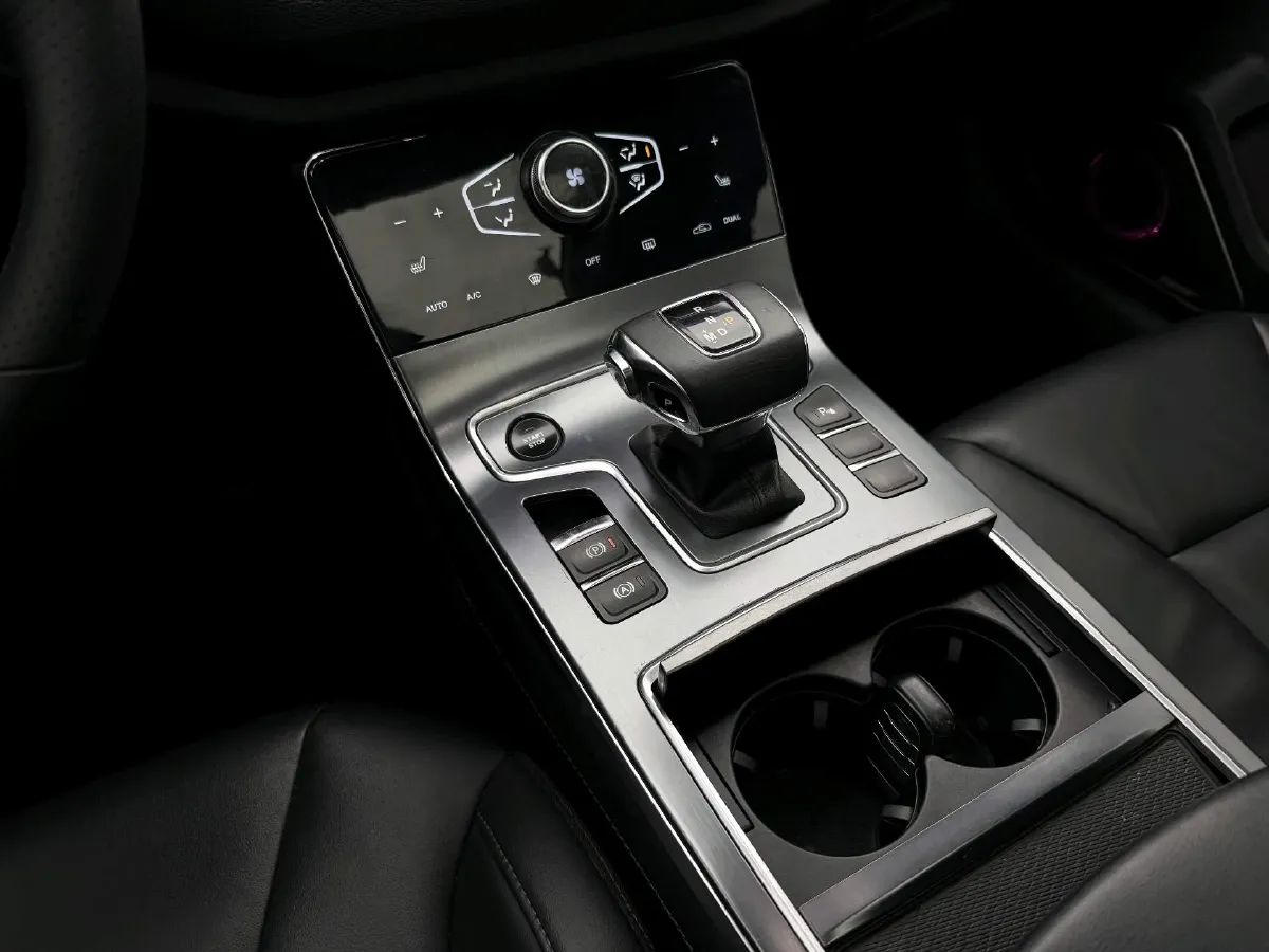 2020 HongQi H5 1.8T 197HP L4 6AT,autocango,china used car exporter,china ev exporter,chinese used car exporter,chinese used ev exporter