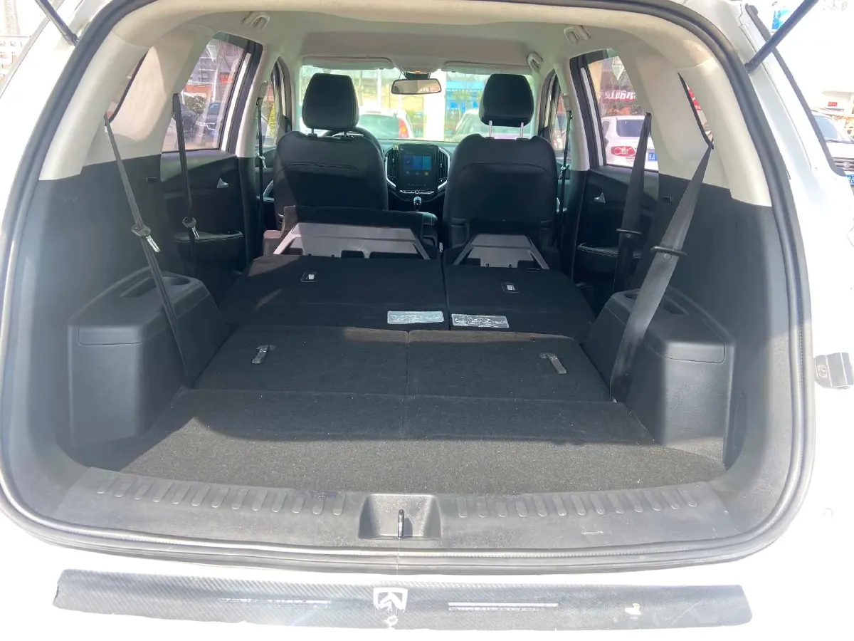 2021 BaoJun 530 1.5T 147HP L4 6MT,autocango,china used car exporter,china ev exporter,chinese used car exporter,chinese used ev exporter