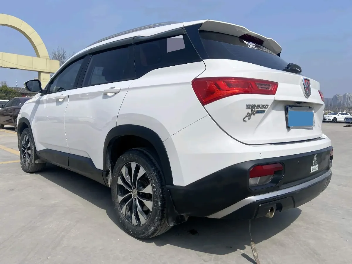 2021 BaoJun 530 1.5T 147HP L4 6MT,autocango,china used car exporter,china ev exporter,chinese used car exporter,chinese used ev exporter