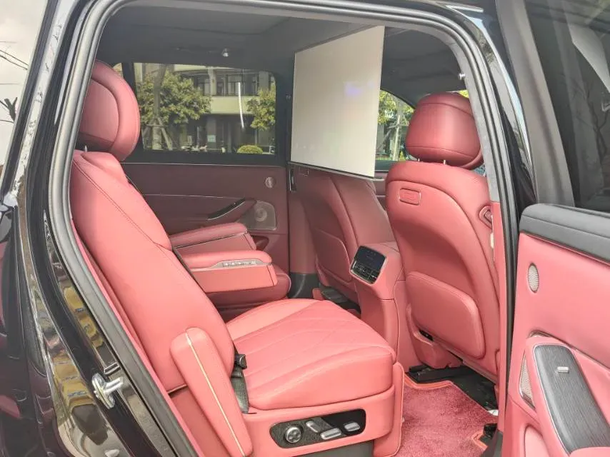 2025 AITO AITO M8 REEV 160HP REEV 53.4KWH,autocango,china used car exporter,china ev exporter,chinese used car exporter,chinese used ev exporter