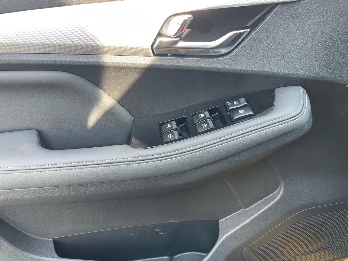 2023 Isuzu RE-MAX Jim 2.5T 143HP L4 6MT,autocango,china used car exporter,china ev exporter,chinese used car exporter,chinese used ev exporter